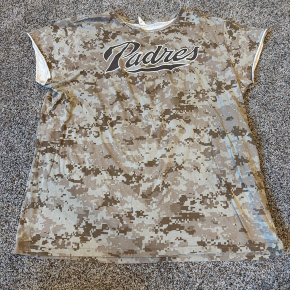 Other - Padres xl mens preloved preowned Camo T-Shirt